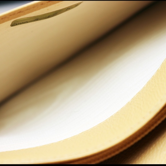 Chanel Porte Monnaie Tan Leather Wallet with Gold Tone CC Logo EUC - Picture 13 of 16